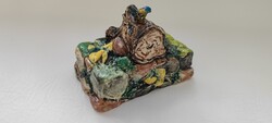 Palissy stílusú vajtartó