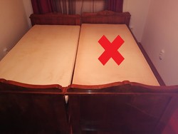 Eladó (már csak) 1 Biedermeier ágy, felújított ágyrács, matrac -- jól
