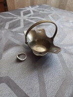 Szívmintás vintage fémkosárka – áttört peremmel, fonott fogantyúval
