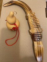 Nagyon nagy,szép,fából készült,mozgatható krokodil. Hossza: 41 cm szélessége 6 cm