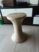 Ritka fazonú PILLE RETRO műanyag szék Debreceni gyárból
