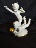 LABDÁZÓ PUTTÓK GRAFENTAL, NÉMET PORCELÁN, HIBÁTLAN, JELZETT, 14 CM