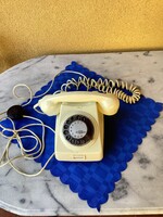 Retro tárcsás telefon.