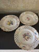 Meissen gyümölcs mintás 3 db áttört tányér javítottak