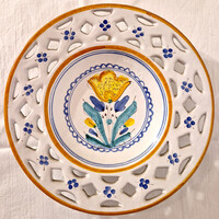 Tamás Mária (Kaposvár) 1976-os Áttört virágmintás kerámia fali dísztányér, tál (M=3,5, D=24) (55.)