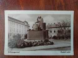Régi képeslap Balassagyarmat Madách szobor, fekete-fehér levelezőlap