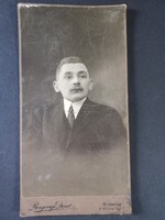 Antik fotó férfi  műtermi portréja 1913-as dátummal, Rozgonyi Dezső műterméből