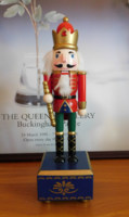 Klasszikus diótörő figura (31 cm) - zenedobozzal
