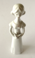 RÉGI JELZETT,KÉZZEL FESTETT AQUINCUMI PORCELÁN "LÁNY GALAMBBAL"KISPLASZTIKA,FIGURA,NIPP