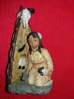 Észak amerikai indián leány sátor háttérrel biszkvit figura- kézzel festett- képek szerint 13 X 9 cm
