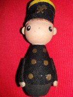 VINTAGE ERZGEBIRGE utazási emléktárgy figura polc vitrindísz fa NSZK bányász a képek szerint 12 cm
