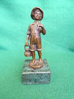 Pecás fiú bronz szobor Hans Keck (1875-1942)