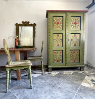 Blaha Lujza festett bútorai