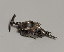 SZÉP ÁLLAPOTÚ VADÁSZ KALAP BROSS KITŰZŐ