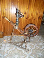 Antik festett rokka - népi, paraszti dekoráció