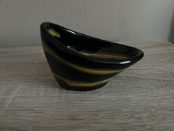 Luria Vilma Rika kínáló