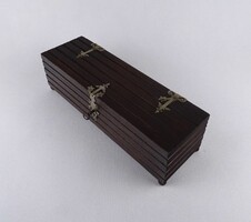 1W311 Régi fém veretes zárható fadoboz 9.2 x 9.7 x 31.5 cm