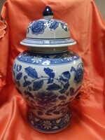 Nagyméretű keleti porcelán urnaváza,  fedeles váza, 35,5 cm.