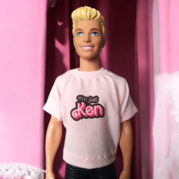 Fiú póló, Ken póló, I'm just Ken mintával- ruha barbie típusú babákhoz (f007rk)