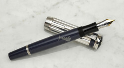 Limitált kiadású sorszámozott 2001-es Montblanc Charles Dickens 18k hegyű töltőtoll tokkal