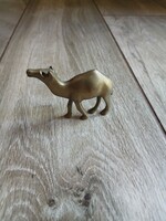 Szép régi réz teve szobor (5,3x6x1,5 cm)