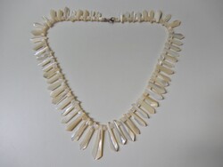 Art deco faragott gyöngyház nyaklánc ezüstözött kapoccsal