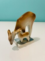 Zsolnay őz, őzek figura - őzsuta gidájával