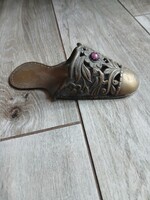 Papucs formájú régi réz fali tároló (19x8,3x6 cm)