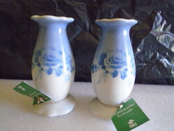 Antik porcelán gyertyatartó párban Chriestine Holm koronás jelzéssel, gyönyörű rózsás festéssel