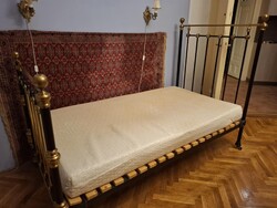 Antik vaságy réz díszítéssel