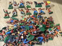 Régi gumi játék figura indián apacs amerikai 89db összesen