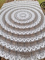 Kerek vert csipketerítő