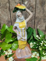 Ary jelzett kerámia nő