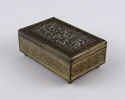 1W306 Régi fém ékszertartó dobozka barokk jelenettel 9.7 x 6 x 4 cm