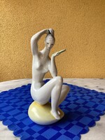 Zsolnay porcelán TÖRÖK JÁNOS kézi festésű fésülködő tükrös akt figura 24 cm.