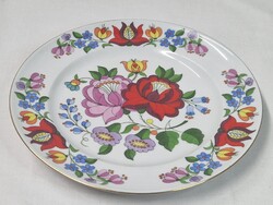 Kalocsai kézzel festett porcelán virág mintás tál vagy fali dísz hibátlan állapotban 19,5 cm.