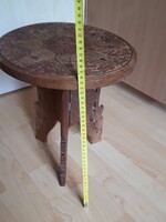 Faragott kis indiai asztal , 30 cm átmérőjű 34 m magas, hibátlan