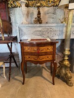 Restaurált Intarziás asztal, komód, éjjeli.