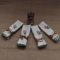 Régi hibátlan szép állapotú vászonra hímzett gobelin virágos szalvéta tartókkal