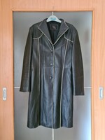 The Vali Átmeneti csinos fekete női vajpuha bőr kabát csinos karcsúsított vajszínű dísz csíkokkal