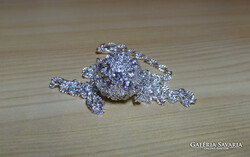 SWAROVSKI KRISTÁLLYAL KIRAKOTT GÖMB MEDÁLOS, NAKLÁNC A LÁNC SZEMEI METSZETTEK