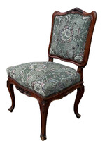 Antik székek szólóban párban