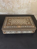 Gyönyörű intarziás doboz csont és kagyló berakással