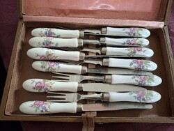 Porcelán nyelű desszertes evőeszközök, 6 villa, 6 kés saját régi dobozában