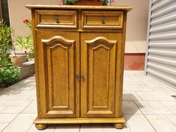 Eladó egy TÖLGY cipős szekrény. Bútor szép  állapotú, hibátlan.