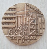 Kiss Kovács Gyula "  20 éves az I K V   bronz vagy réz plakett díszdobozában  9 cm
