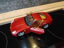 Ferrari 599 autó modell 1/24 Maisto