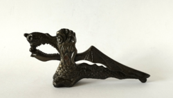 ART DECO ÖNTÖTTVAS SÁRKÁNY ALAKÚ DIÓTÖRŐ