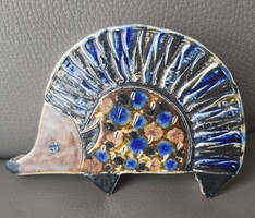 Skandináv stílusú, kézzel mázolt sündisznó – Lisa Larson attribúcióval, gyűjtői darab (13 cm)