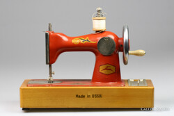 Régi CCCP gyermek játék varrógép 1970-es évek eleje, tökéletes állapotban
